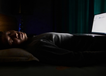 越忙越累越迟睡？3招告别报復性熬夜