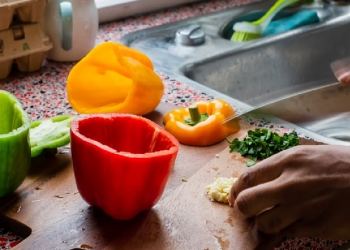 紅綠燈彩椒不同色營養大不同？營養師教您這麼吃！