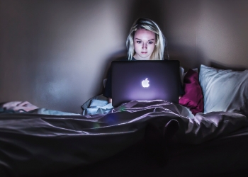 日常熬夜危害多，后果严重让人看了不敢再熬夜！